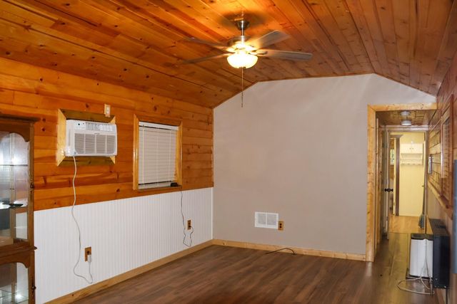 410 Lakeview Drive, Cleveland, TX 77327