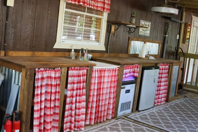 410 Lakeview Drive, Cleveland, TX 77327