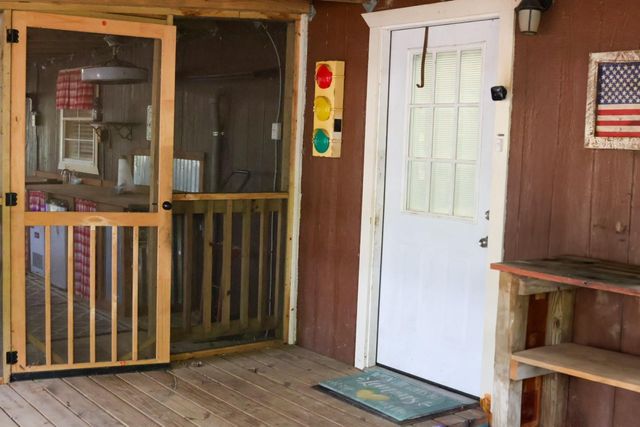 410 Lakeview Drive, Cleveland, TX 77327