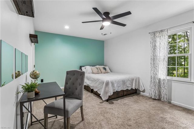 129 Stone Lake Court, Yorktown, VA 23693