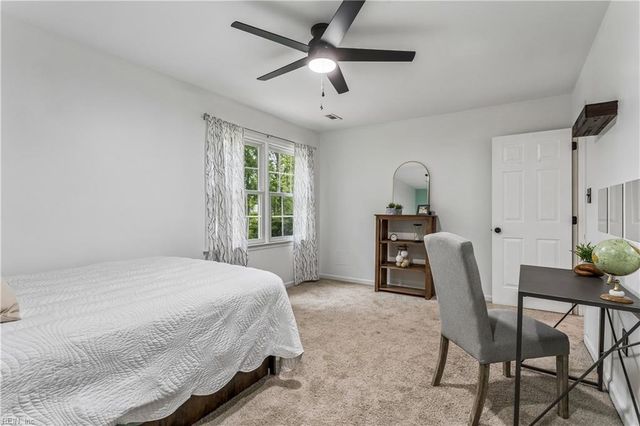 129 Stone Lake Court, Yorktown, VA 23693