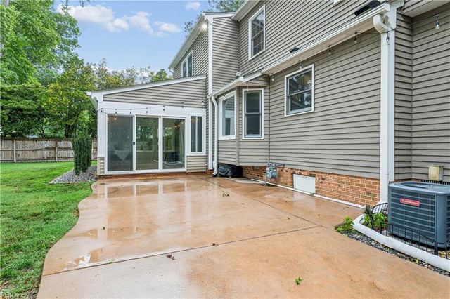 129 Stone Lake Court, Yorktown, VA 23693