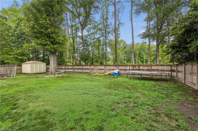 129 Stone Lake Court, Yorktown, VA 23693