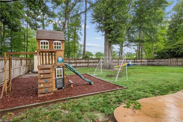 129 Stone Lake Court, Yorktown, VA 23693