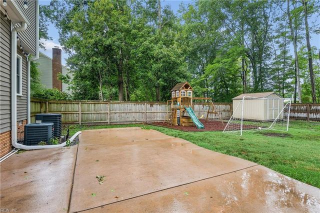 129 Stone Lake Court, Yorktown, VA 23693