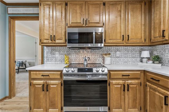129 Stone Lake Court, Yorktown, VA 23693