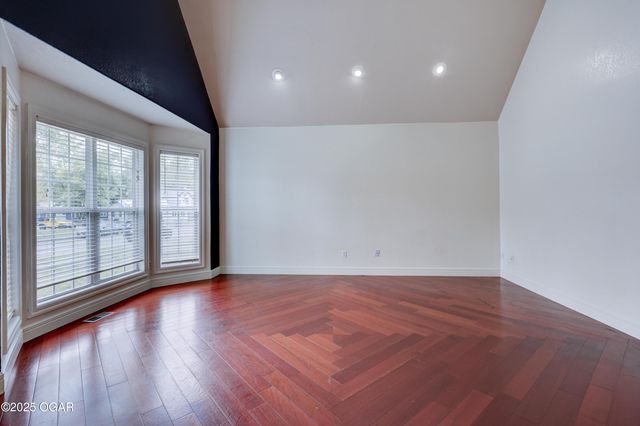 909 S Moffet Avenue, Joplin, MO 64801