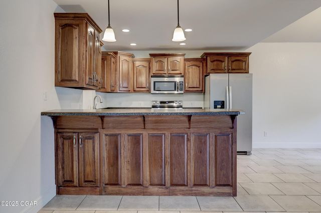 909 S Moffet Avenue, Joplin, MO 64801