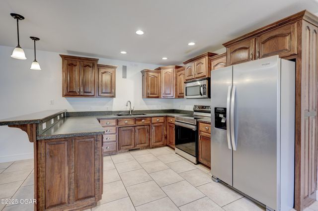 909 S Moffet Avenue, Joplin, MO 64801