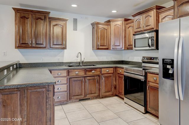 909 S Moffet Avenue, Joplin, MO 64801