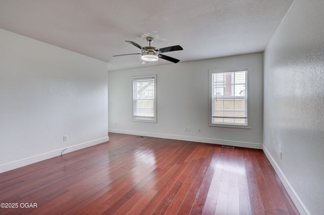 909 S Moffet Avenue, Joplin, MO 64801