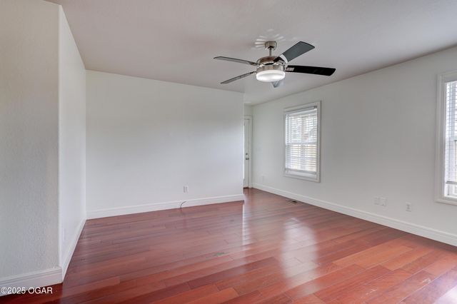 909 S Moffet Avenue, Joplin, MO 64801