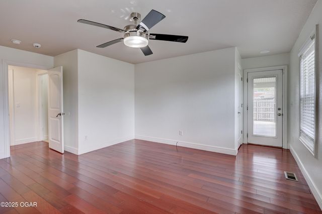 909 S Moffet Avenue, Joplin, MO 64801