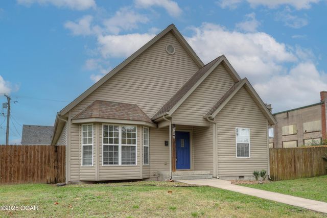 909 S Moffet Avenue, Joplin, MO 64801