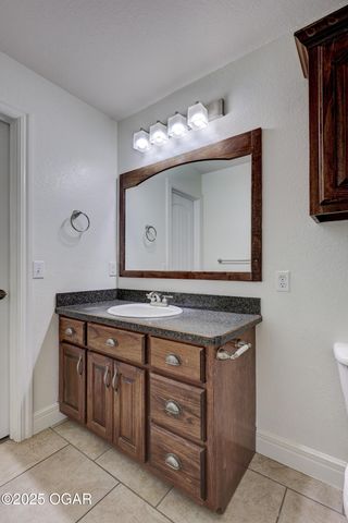 909 S Moffet Avenue, Joplin, MO 64801