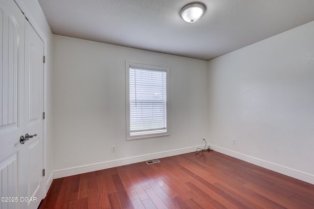 909 S Moffet Avenue, Joplin, MO 64801