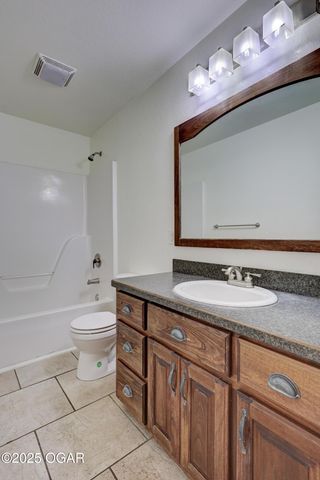 909 S Moffet Avenue, Joplin, MO 64801