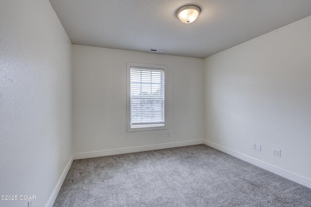 909 S Moffet Avenue, Joplin, MO 64801