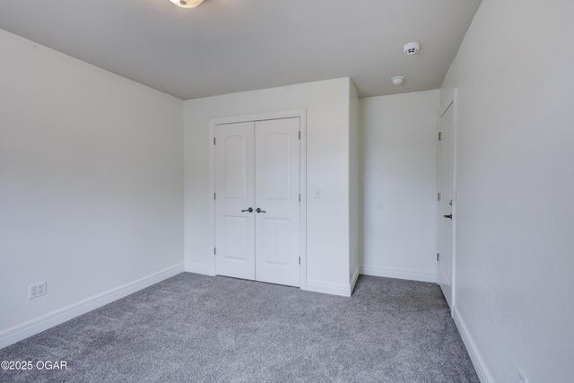 909 S Moffet Avenue, Joplin, MO 64801