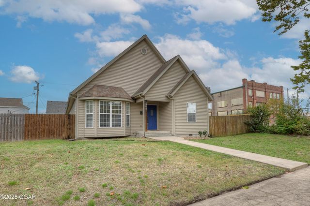 909 S Moffet Avenue, Joplin, MO 64801