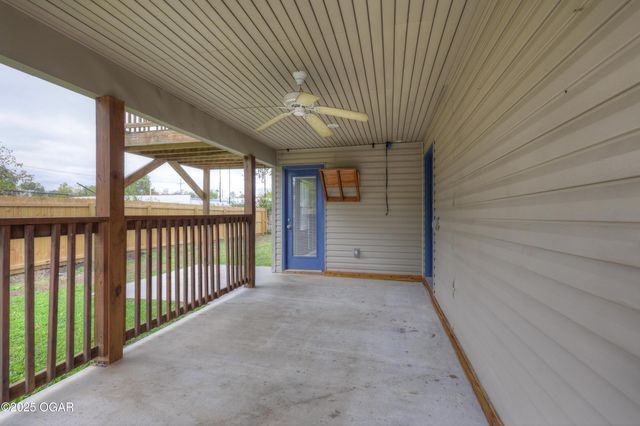 909 S Moffet Avenue, Joplin, MO 64801