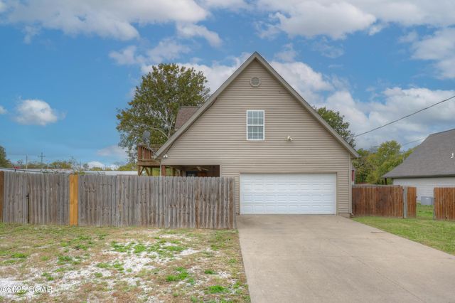 909 S Moffet Avenue, Joplin, MO 64801