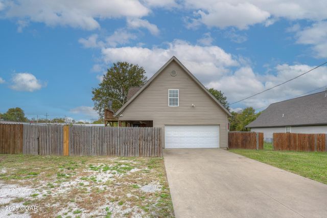 909 S Moffet Avenue, Joplin, MO 64801