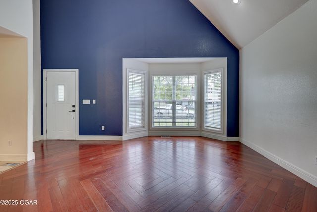 909 S Moffet Avenue, Joplin, MO 64801