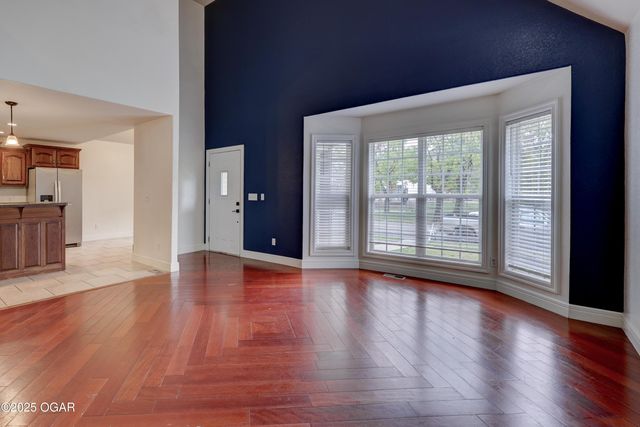 909 S Moffet Avenue, Joplin, MO 64801