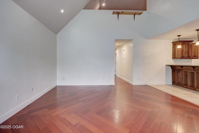 909 S Moffet Avenue, Joplin, MO 64801