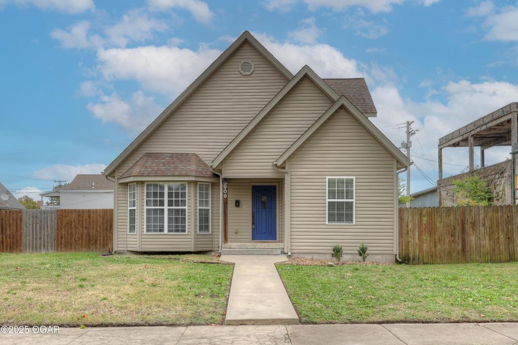 909 S Moffet Avenue, Joplin, MO 64801