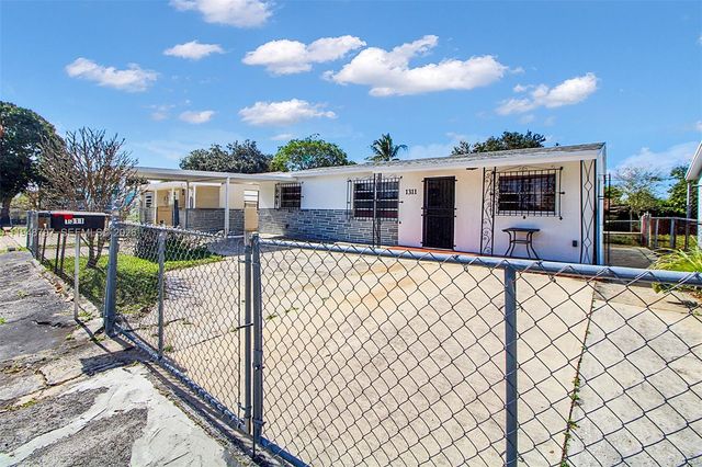 1311 SW 33rd Ter, Fort Lauderdale, FL 33312