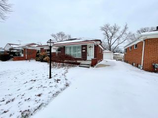 24296 Roxana Street, Eastpointe, MI 48021
