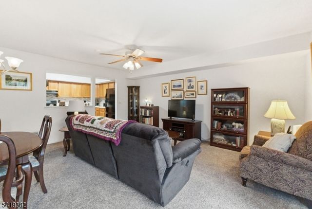 10 Betty Ct, Lebanon Boro, NJ 08833