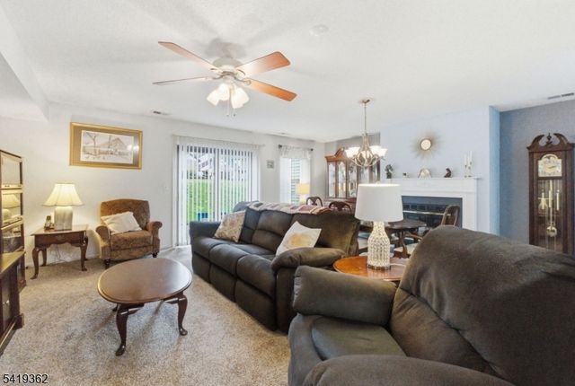 10 Betty Ct, Lebanon Boro, NJ 08833