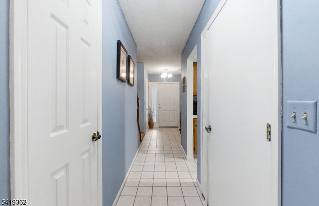 10 Betty Ct, Lebanon Boro, NJ 08833