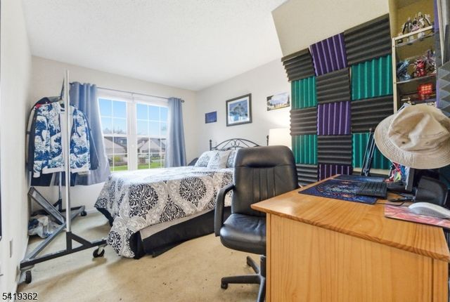 10 Betty Ct, Lebanon Boro, NJ 08833