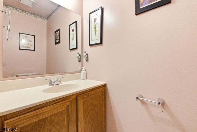 10 Betty Ct, Lebanon Boro, NJ 08833