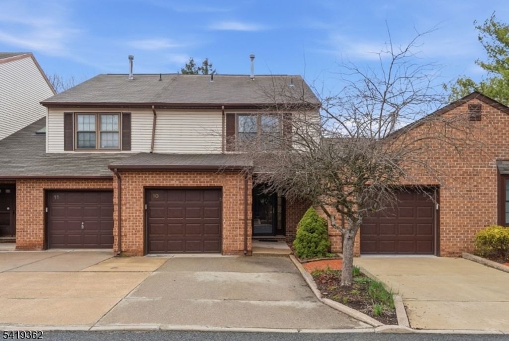 10 Betty Ct, Lebanon Boro, NJ 08833