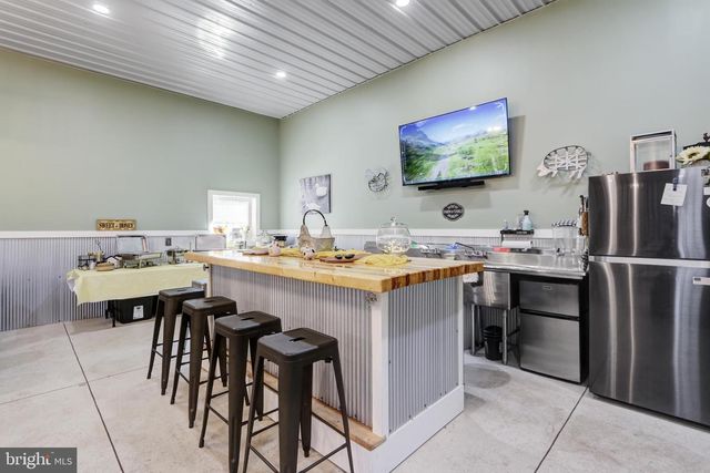 6188 MARYLAND AVE, Mays Landing, NJ 08330