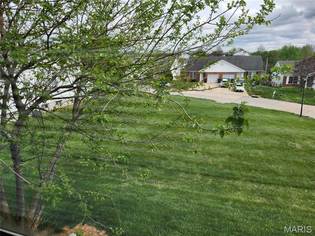 1615 Summergate Parkway, St Peters, MO 63303