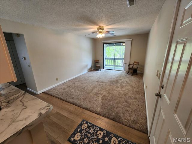 1615 Summergate Parkway, St Peters, MO 63303
