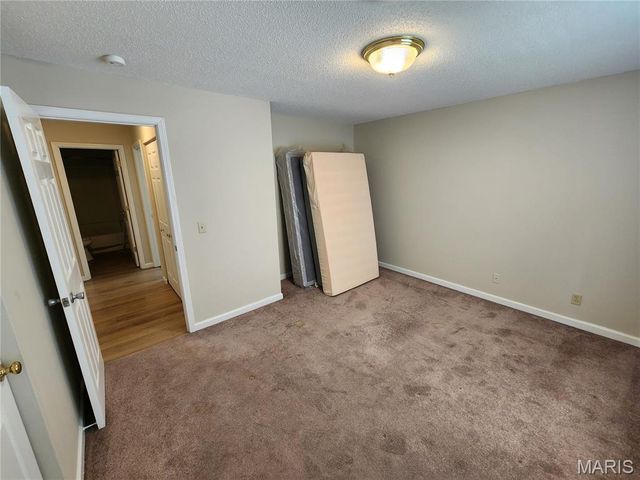 1615 Summergate Parkway, St Peters, MO 63303