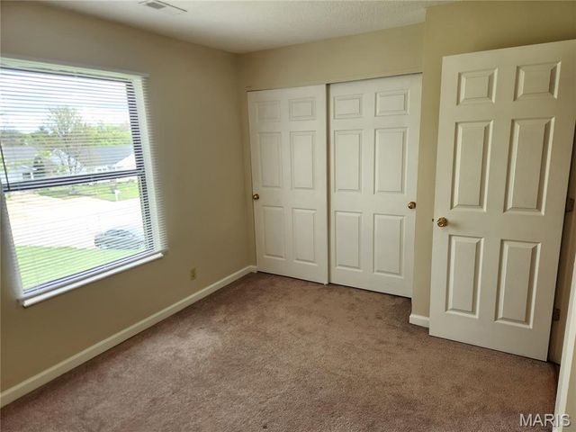 1615 Summergate Parkway, St Peters, MO 63303