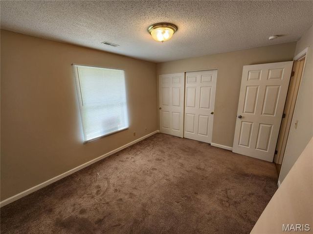 1615 Summergate Parkway, St Peters, MO 63303