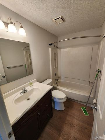 1615 Summergate Parkway, St Peters, MO 63303