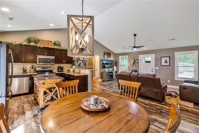 842 Conneross Road, Townville, SC 29689