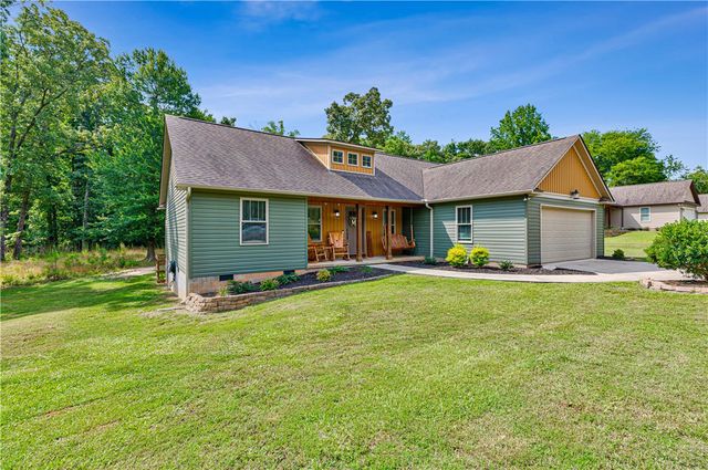 842 Conneross Road, Townville, SC 29689