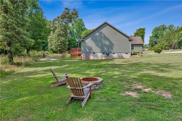 842 Conneross Road, Townville, SC 29689