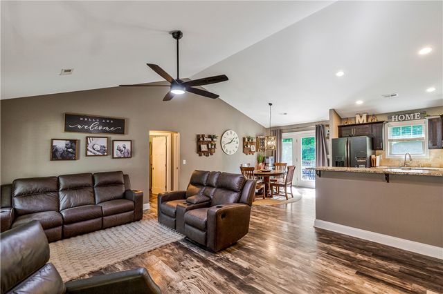 842 Conneross Road, Townville, SC 29689